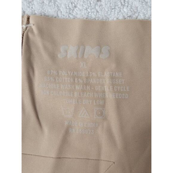 Skims thong panty Nwt - Picture 4 of 7